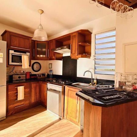 Scenic Riverfront 2 Bedroom Villa In Port Chambly Baie-du-Tombeau Exterior photo